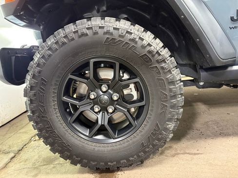 Used 2025 Jeep Wrangler Sport AWD/4WD image 24