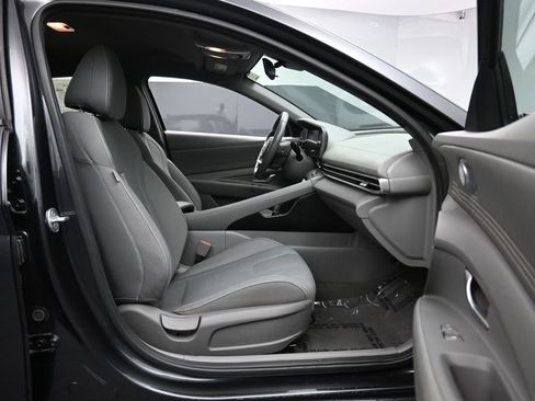 Used 2023 Hyundai Elantra SEL w/ Convenience Package FWD image 28