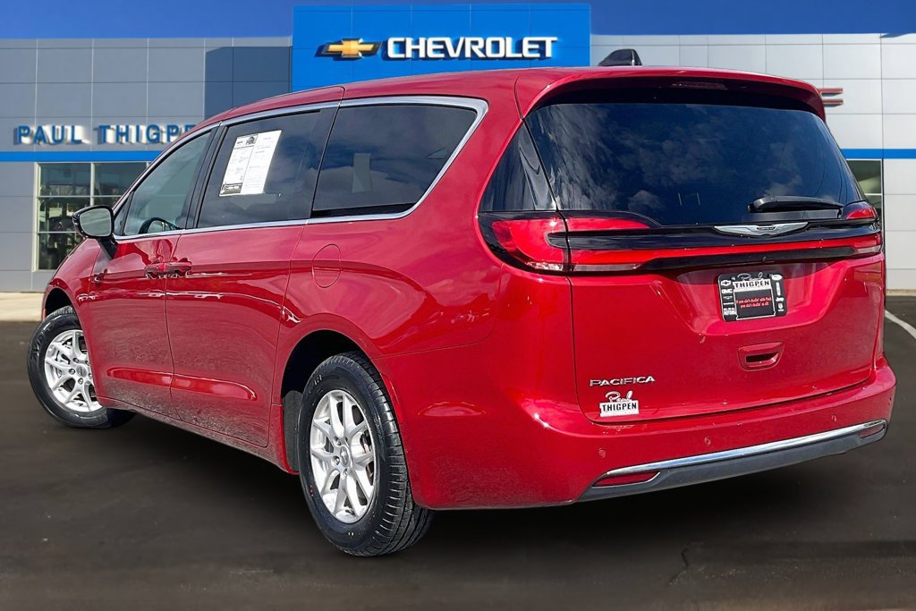 Used 2025 Chrysler Pacifica Select FWD image 4