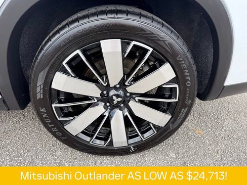 Used 2025 Mitsubishi Outlander SE AWD/4WD image 33