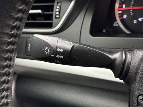 Used 2016 Toyota Camry SE w/ Moonroof Package image 27