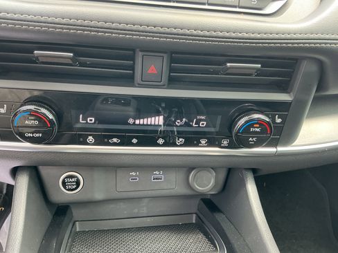 Certified 2023 Nissan Rogue SV w/ SV Premium B Package FWD image 18