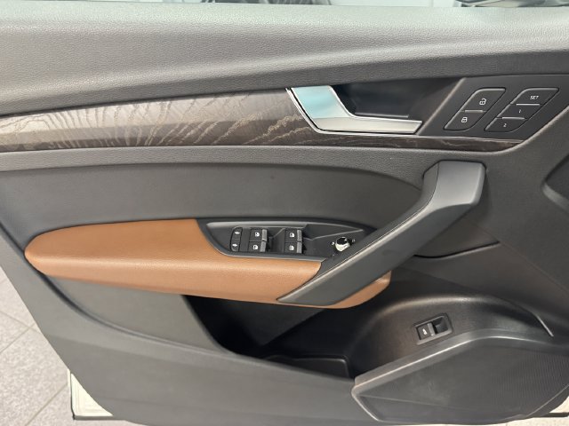 Used 2019 Audi Q5 Premium w/ Convenience Package AWD/4WD image 28