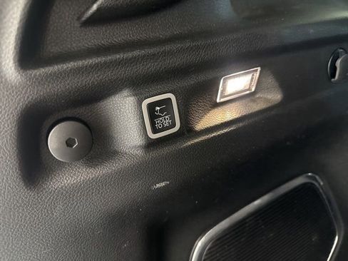 Used 2023 Jeep Grand Cherokee L Limited w/ Luxury Tech Group II image 11