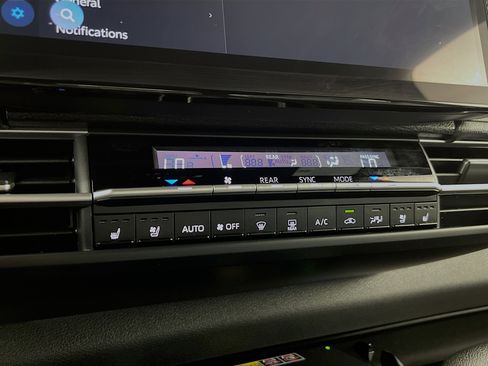 Used 2025 Toyota Sienna Limited AWD/4WD image 17