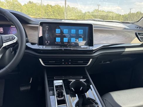 New 2025 Volkswagen Atlas SE image 14