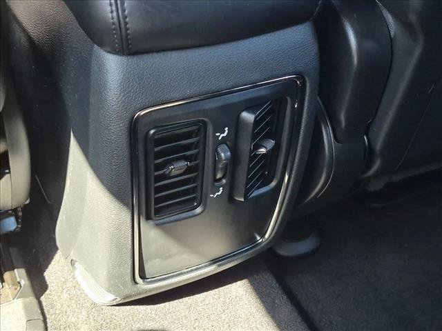 Used 2020 Jeep Grand Cherokee Laredo AWD/4WD image 17