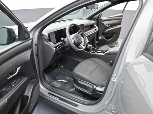 Used 2025 Hyundai Santa Cruz SE image 12