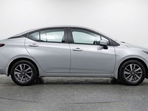 Used 2025 Nissan Versa SV image 11