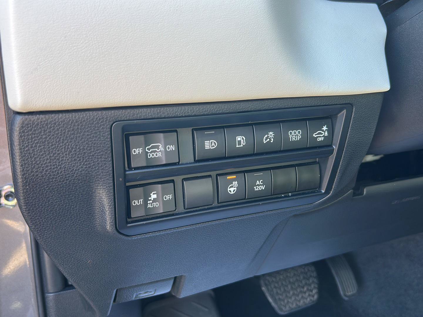 Used 2023 Toyota Sequoia Capstone AWD/4WD image 19