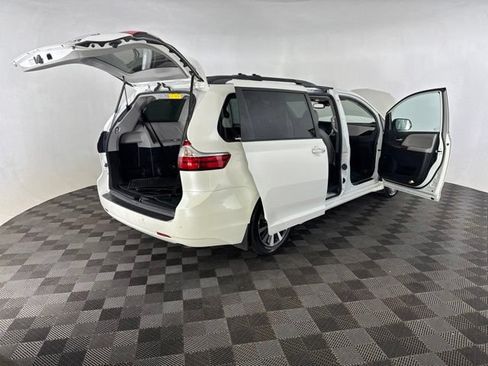 Used 2019 Toyota Sienna Limited Premium FWD image 16