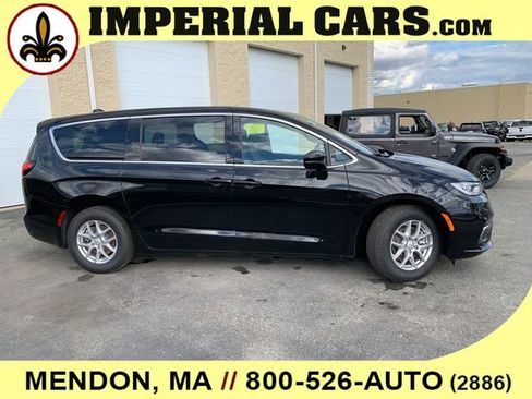 New 2026 Chrysler Pacifica Select FWD image 13