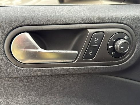 Used 2017 Volkswagen Beetle 1.8T S image 9