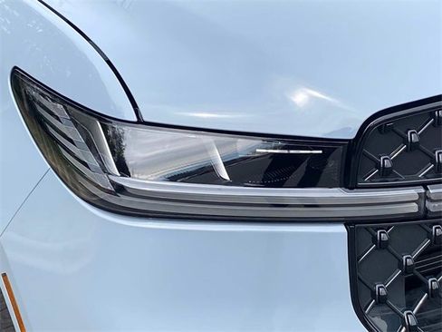 Certified 2025 Lincoln Navigator Reserve w/ Jet Appearance Package image 4