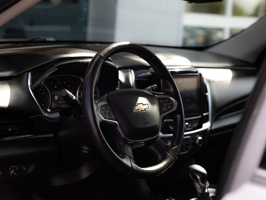 Used 2021 Chevrolet Traverse Premier AWD/4WD image 14