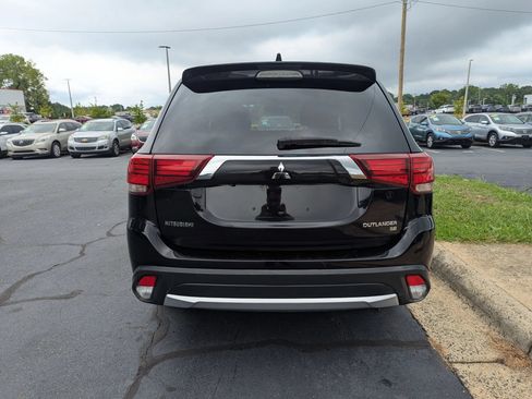 Used 2017 Mitsubishi Outlander SE AWD/4WD image 6