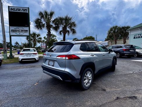 Used 2023 Toyota Corolla Cross LE w/ Moonroof Package FWD image 5