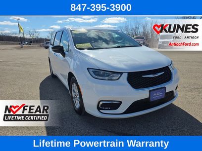 Used 2024 Chrysler Pacifica Touring-L