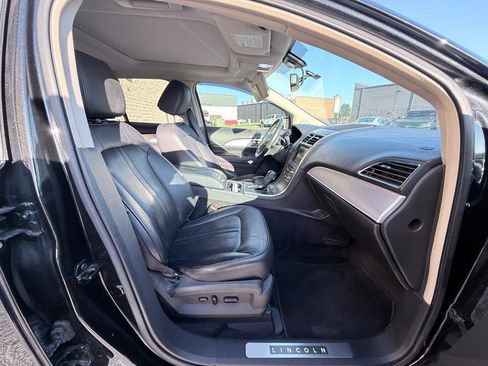 Used 2013 Lincoln MKX FWD image 11