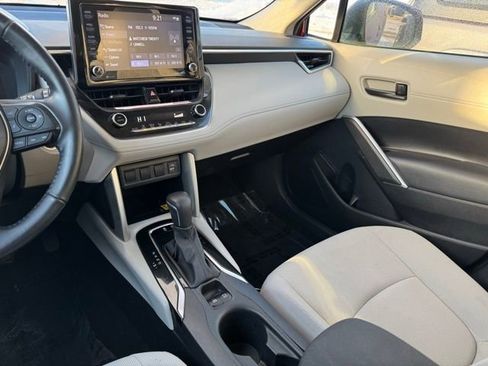 Certified 2022 Toyota Corolla Cross LE image 16