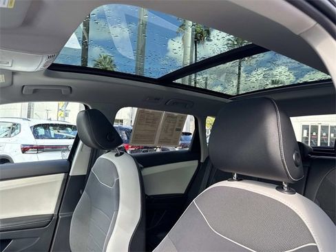 Certified 2025 Volkswagen Taos SE w/ Panoramic Sunroof Package image 14