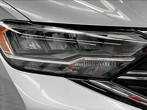 Used 2023 Volkswagen Jetta SE image 30