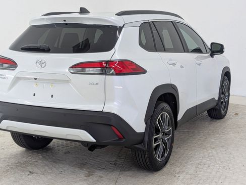 Used 2026 Toyota Corolla Cross XLE image 9