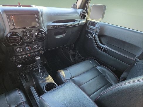 Used 2012 Jeep Wrangler Unlimited Sahara AWD/4WD image 11