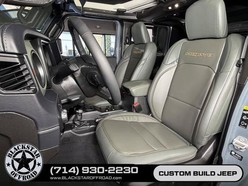 Used 2025 Jeep Gladiator Mojave AWD/4WD image 16