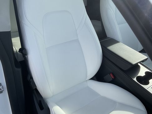 Used 2024 Tesla Model Y Performance image 19