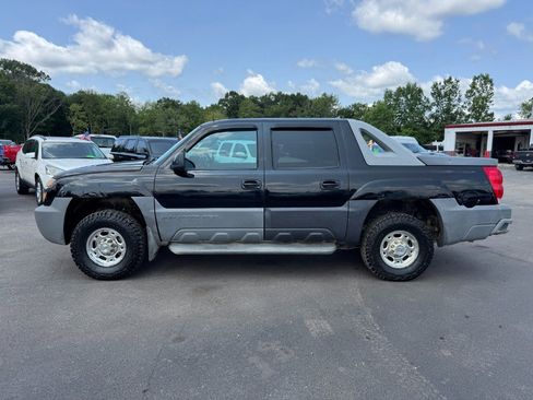 Used 2002 Chevrolet Avalanche 2500 w/ Convenience Pkg AWD/4WD image 2