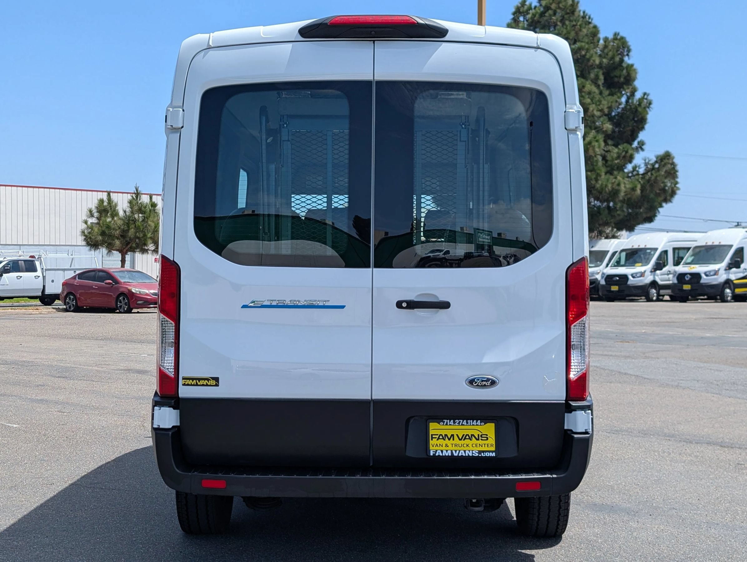 Used 2023 Ford E-Transit Medium Roof RWD image 17