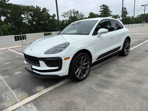 Used 2022 Porsche Macan w/ Premium Package Plus AWD/4WD image 36