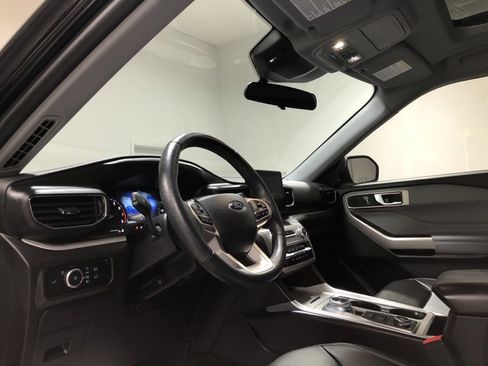 Used 2023 Ford Explorer XLT w/ Equipment Group 202A image 22