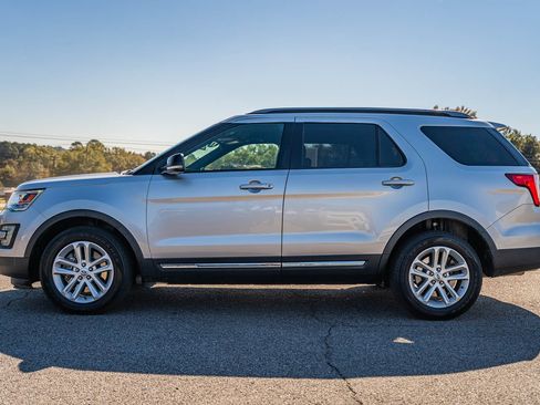 Certified 2017 Ford Explorer XLT w/ Equipment Group 202A image 4