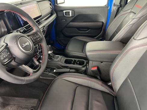 Used 2024 Jeep Wrangler Unlimited Rubicon image 4