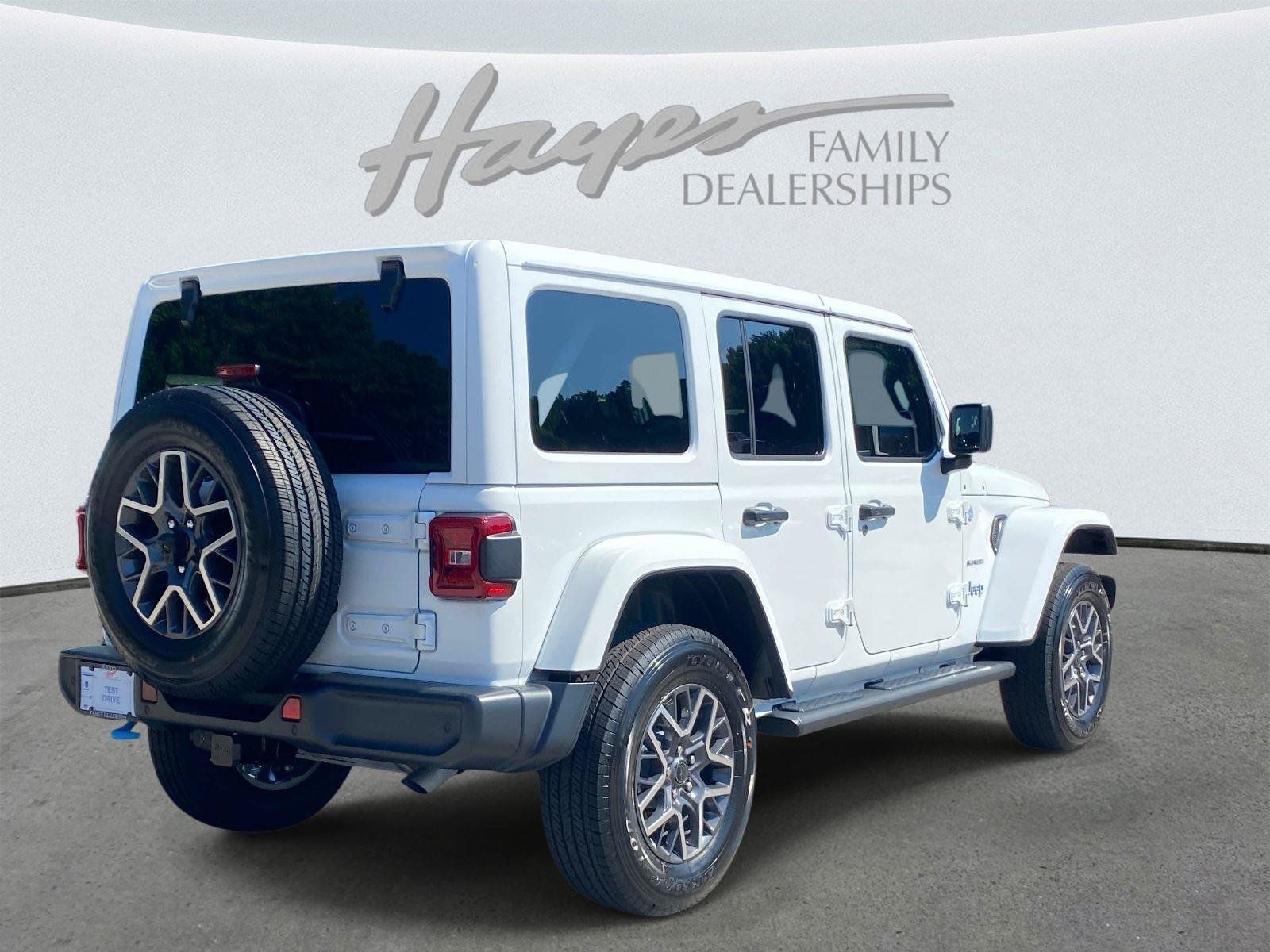 Used 2024 Jeep Wrangler Unlimited Sahara w/ Safety Group AWD/4WD image 3