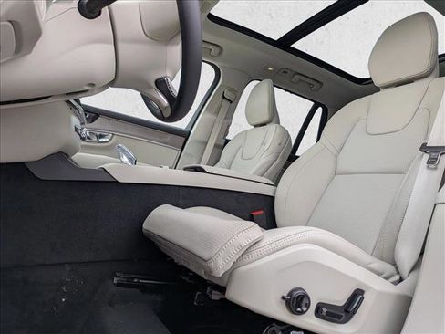 New 2026 Volvo XC90 T8 Ultra w/ Protection Package Premier image 4