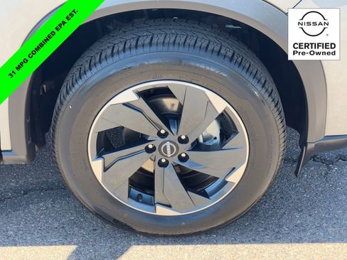 Certified 2025 Nissan Rogue SV AWD/4WD image 8