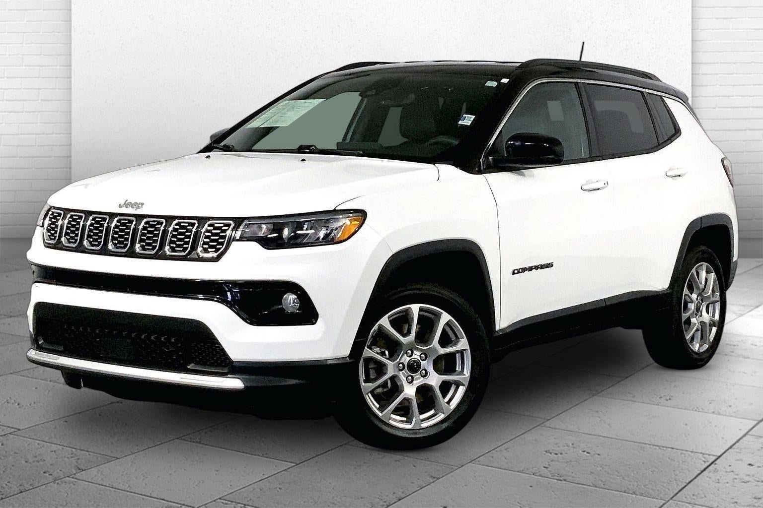 Used 2025 Jeep Compass Limited AWD/4WD image 12