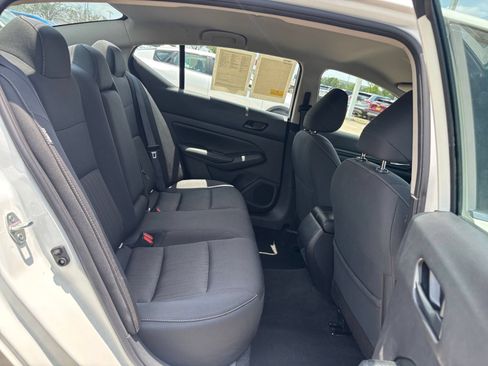Used 2025 Nissan Altima 2.5 SV FWD image 25