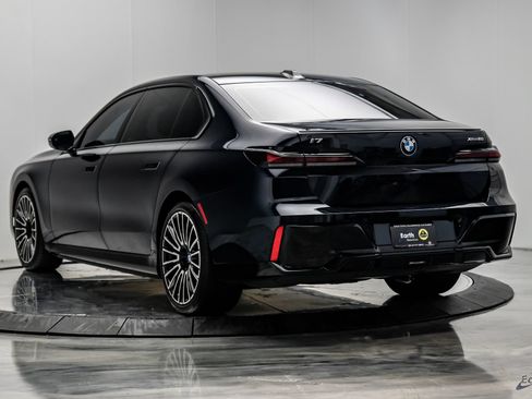 Used 2025 BMW i7 xDrive60 AWD/4WD image 11