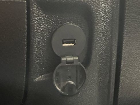 Used 2023 RAM 1500 Classic SLT image 21