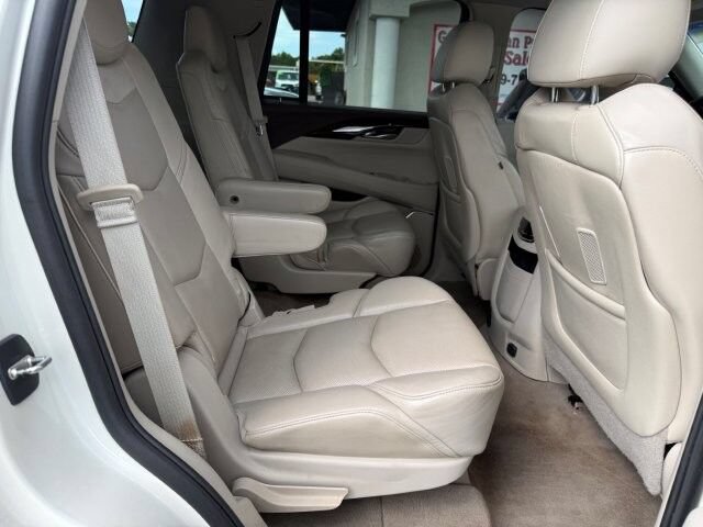 Used 2015 Cadillac Escalade Luxury RWD image 12