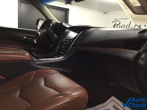 Used 2017 Cadillac Escalade Luxury image 38