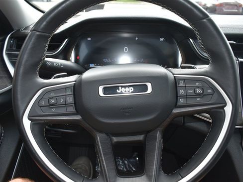 Used 2022 Jeep Grand Cherokee L Limited AWD/4WD image 15
