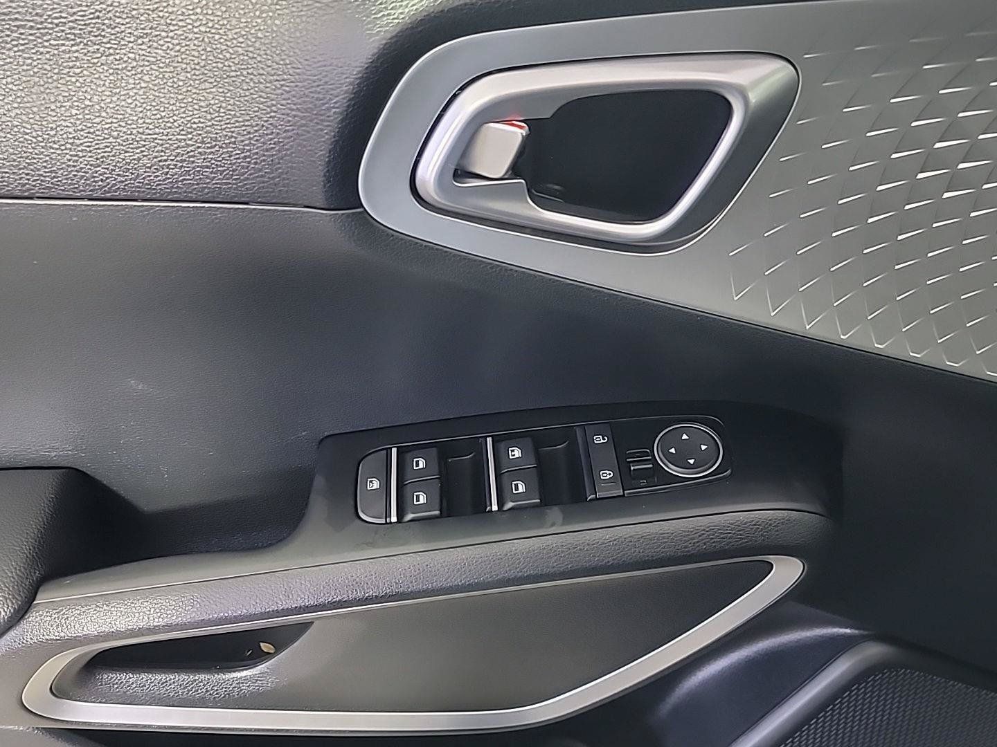 Certified 2024 Kia Soul S FWD image 35