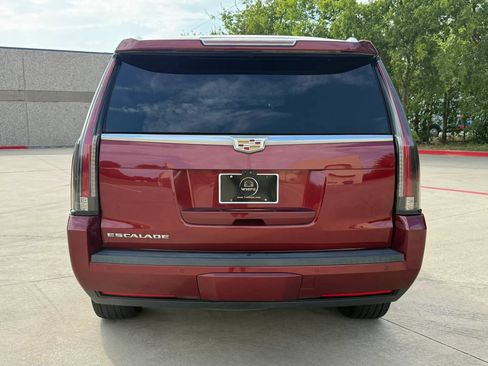 Used 2020 Cadillac Escalade Premium Luxury RWD image 6