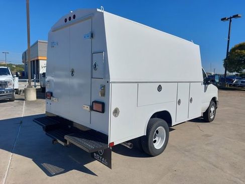 New 2026 Ford E-350 and Econoline 350 Super Duty w/ Power Equipment Group RWD image 2