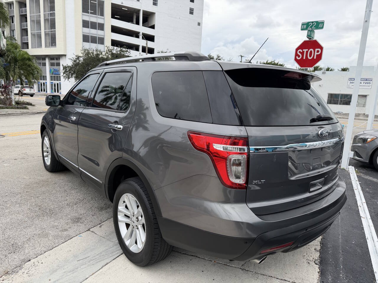 Used 2014 Ford Explorer XLT FWD image 9